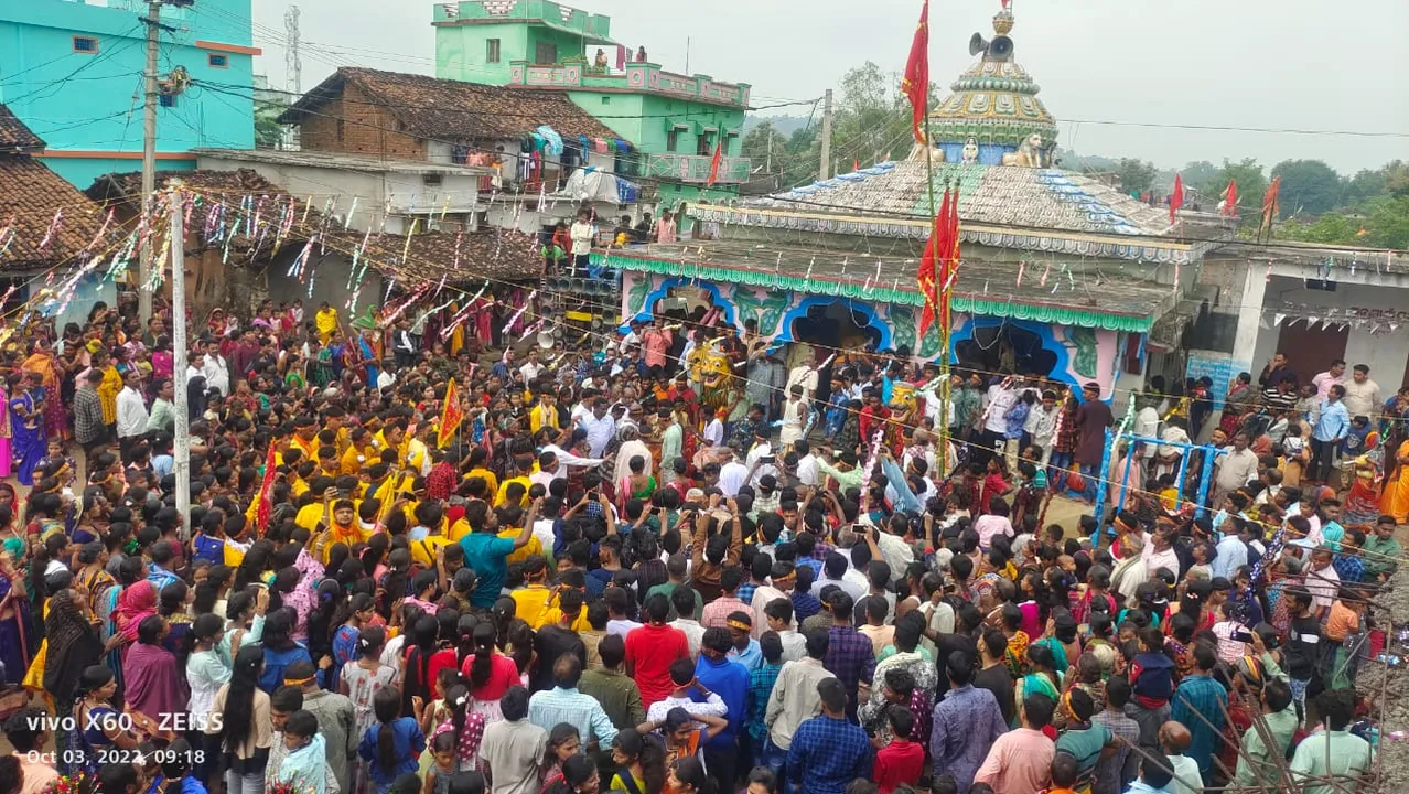  ମା ଦୁଆରସନି ପୀଠରେ ଛତର ଯାତ୍ରା: ଶ୍ରଦ୍ଧାଳୁଙ୍କ ଉପସ୍ଥିତିରେ ଜେନା ଖାଲଠାରୁ ମନ୍ଦିରକୁ ଆସିଲେ ମାଆ ଦୁଆରସନି