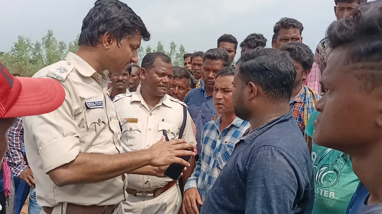 ଏକଲବ୍ୟ ବିଦ୍ୟାଳୟ ଜମି ଚିହ୍ନଟ ବେଳେ ଚାଷୀ ଓ ପ୍ରଶାସନ ମୁହାଁମୁହିଁ