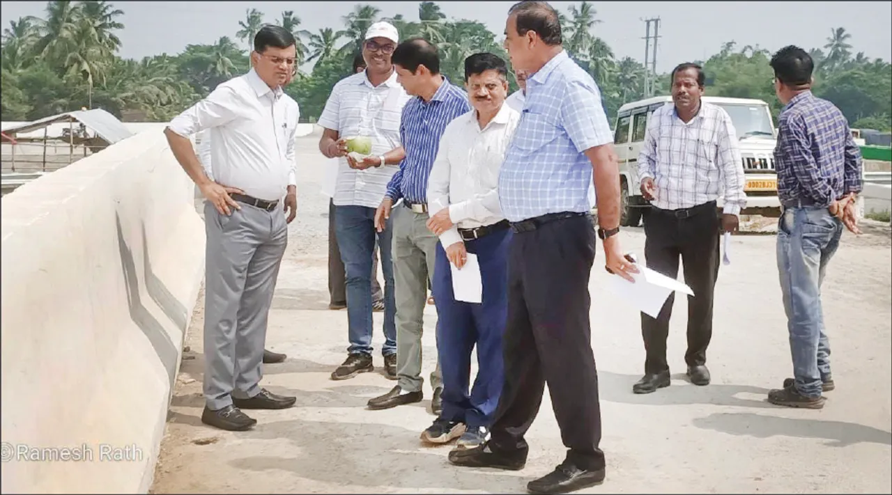  ଗ୍ରାମ୍ୟ ଉନ୍ନୟନ ବିଭାଗ ପ୍ରମୁଖ ଶାସନ ସଚିବଙ୍କ ବାଲିପାଟଣା ଗସ୍ତ: କୁଶଭଦ୍ରା ହାଇଲେଭଲ୍‌ ସେତୁ ଦେଖିଲେ