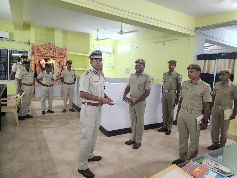  ଗଞ୍ଜାମ ଏସପିଙ୍କ ଭଞ୍ଜନଗର ଥାନା ପରିଦର୍ଶନ