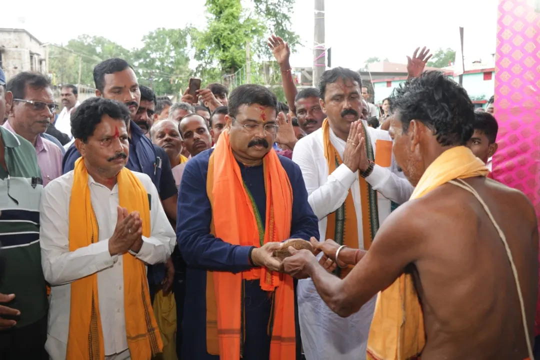  ଢେଙ୍କାନାଳ-ଅନୁଗୁଳ ଗସ୍ତରେ ଦୁର୍ଗାଙ୍କୁ ପୂଜାର୍ଚ୍ଚନା କଲେ କେନ୍ଦ୍ରମନ୍ତ୍ରୀ