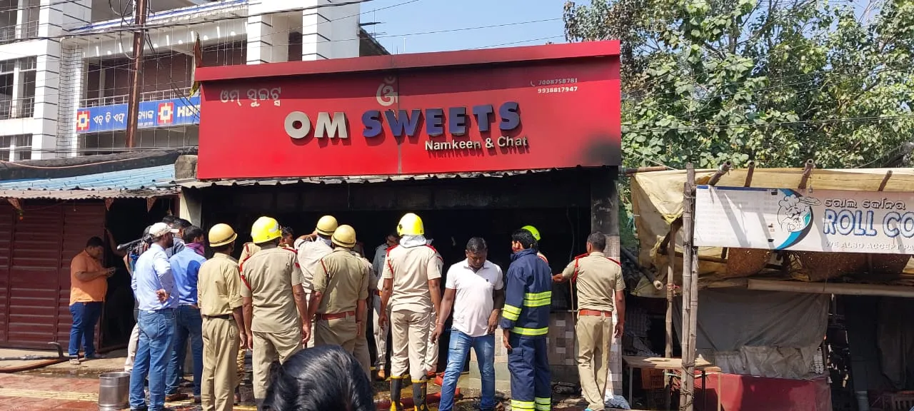  ମିଠା ଦୋକାନରେ ଅଗ୍ନିକାଣ୍ଡ: ଜଳିଗଲେ କର୍ମଚାରୀ