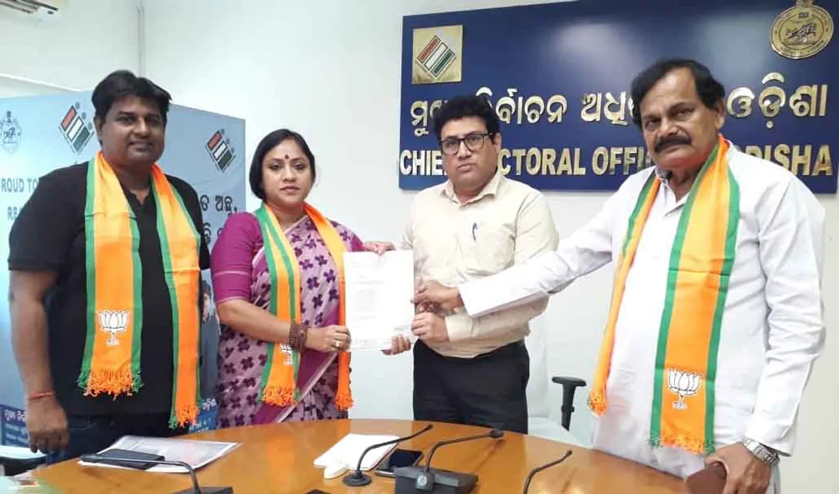  ସିଇଓଙ୍କ ନିକଟରେ ବିଜେପିର ଦାବି: ବୁଥ୍ ଭିତରେ ଫୋନ ବ୍ୟବହାର ଉପରେ ରୋକ ଲଗାଯାଉ
