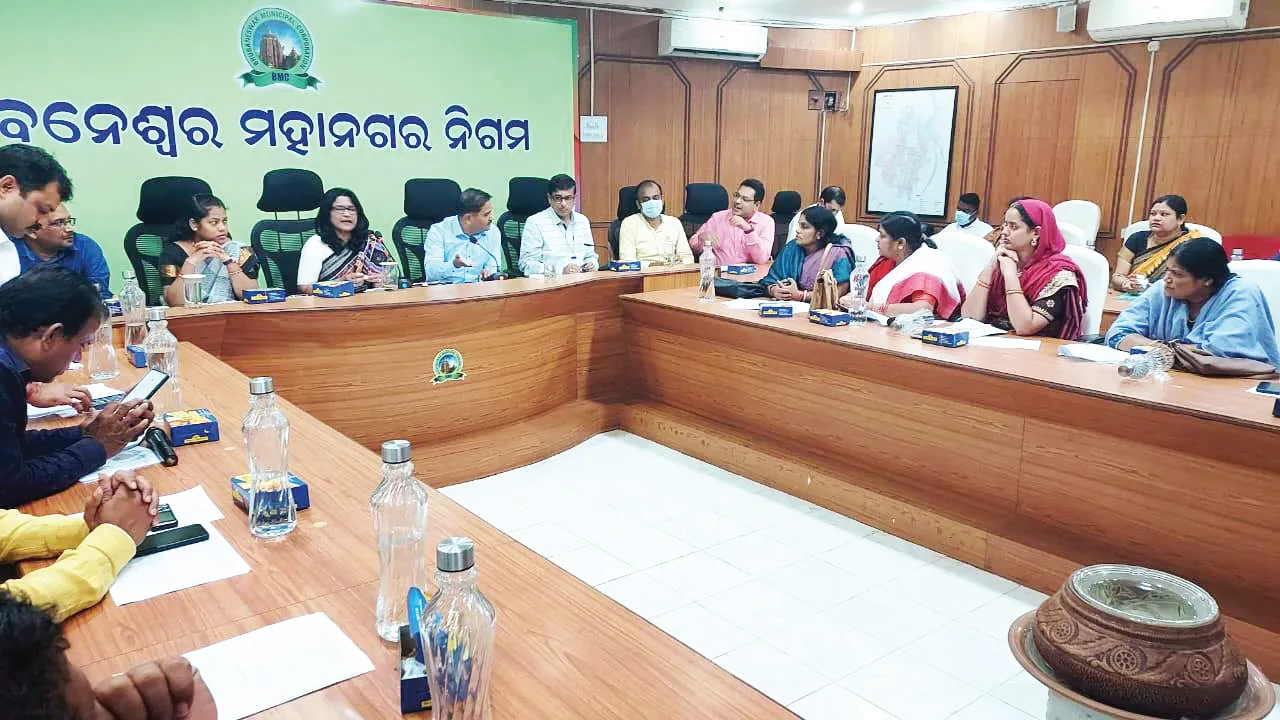  ତରବରିଆ ଭାବେ ଡକାଯାଇଥିଲା ବୈଠକ, ଦୁଇ କର୍ପୋରେଟର୍‌ ମୁହାଁମୁହିଁ; ମେୟର ଅସହାୟ, ବଢ଼ୁଛି ବିବାଦ