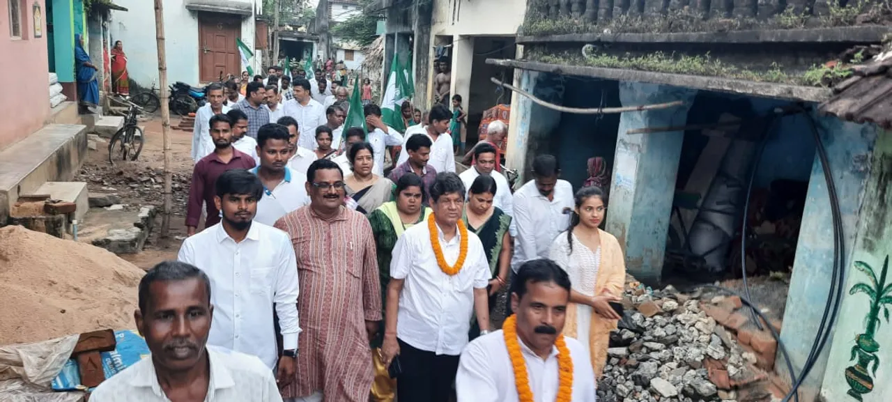  ‘ଏକ କା ଦଶ’ ଫର୍ମୁଲାରୁ ପଦଯାତ୍ରା ଆରମ୍ଭ କଲେ ସୌମ୍ୟରଂଜନ