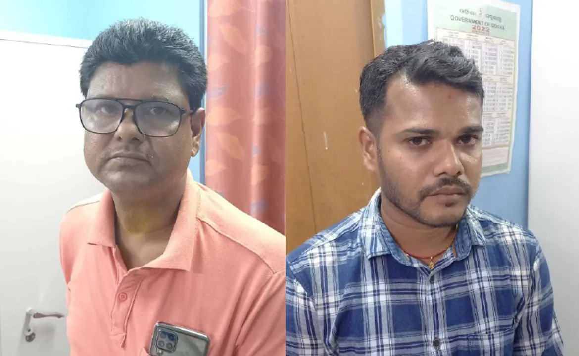  ଔଷଧ ଦୋକାନ ସ୍ଥାନ ପରିବର୍ତ୍ତନ ପାଇଁ ୨୫ହଜାର ଲାଞ୍ଚ; କିରାଣି, ଡାଟା ଏଣ୍ଟ୍ରି ଅପରେଟର ଅଟକ