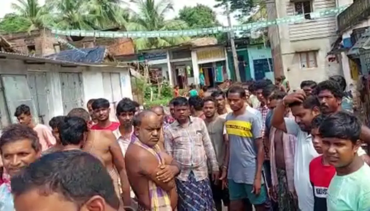  ଜଳ ଯୋଗାଣ ବନ୍ଦ ପ୍ରତିବାଦରେ ଗ୍ରାମବାସୀଙ୍କ ମୁଖ୍ୟରାସ୍ତା ଅବରୋଧ