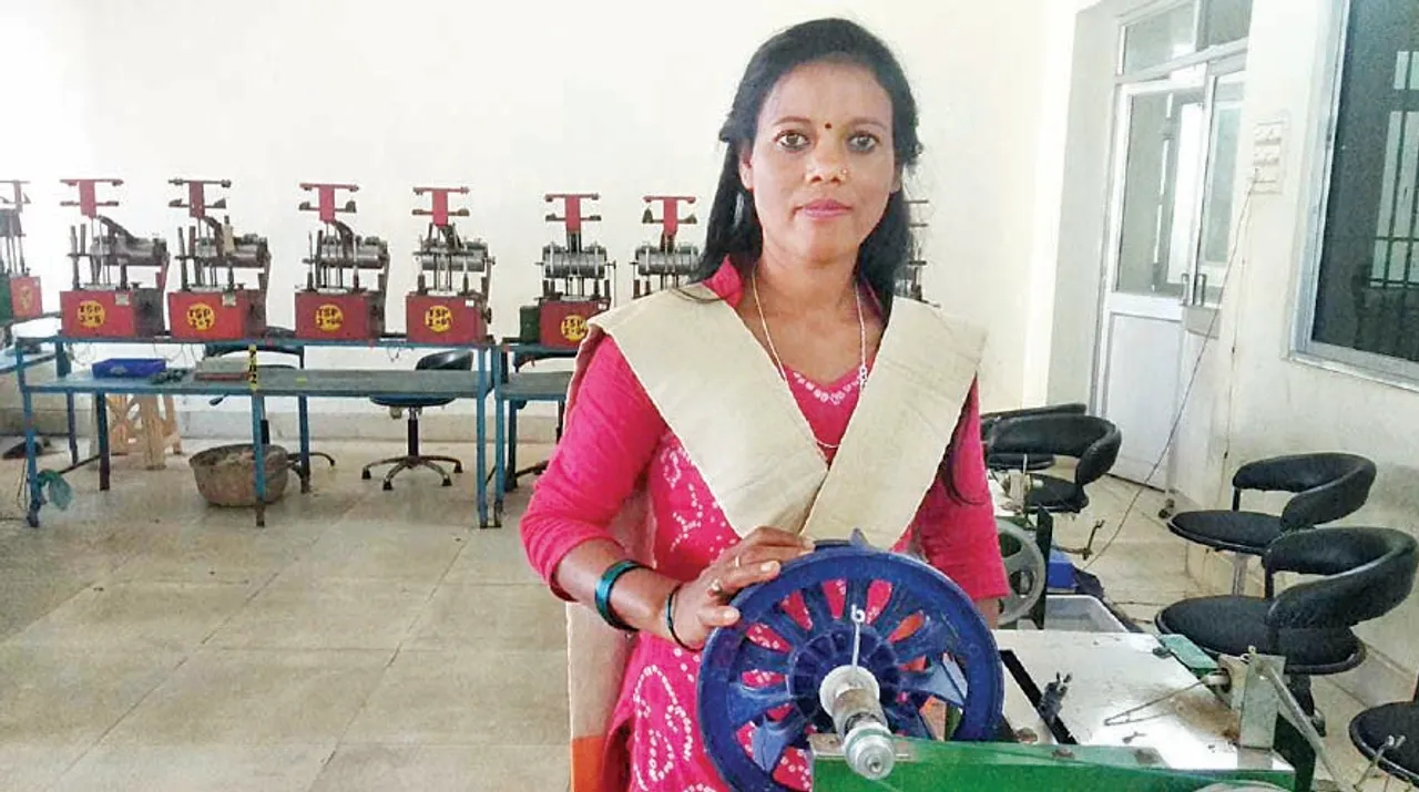  ‘ତୁଳସୀ ଦୁଇପତ୍ରରୁ ବାସେ’, ଗତବର୍ଷ ‘ସମ୍ବାଦ’ ପକ୍ଷରୁ ସମ୍ବର୍ଦ୍ଧିତ ହୋଇଥିଲେ କୁନି ଦେହୁରୀ