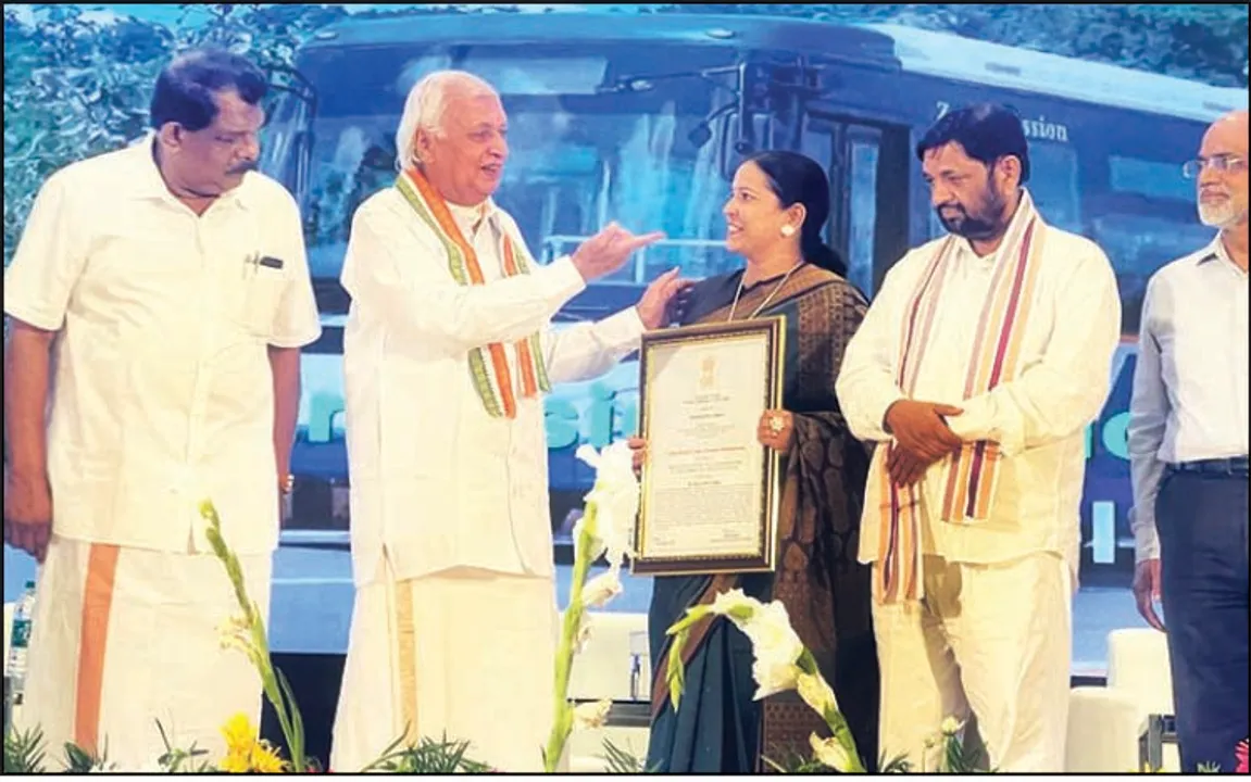  ଶ୍ରେଷ୍ଠ ସହରାଞ୍ଚଳ ପରିବହନ ସେବା ପାଇଁ କ୍ରୁଟ୍‌ ସମ୍ମାନିତ