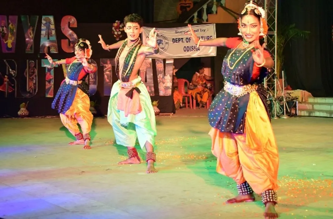  ବେଦବ୍ୟାସ ସଙ୍ଗୀତ ନୃତ୍ୟୋତ୍ସବ ଉଦ୍‌ଯାପିତ; କୁଚିପୁଡି, ଶାସ୍ତ୍ରୀୟ ନୃତ୍ୟରେ ମନ୍ତ୍ରମୁଗ୍ଧ ଦର୍ଶକ