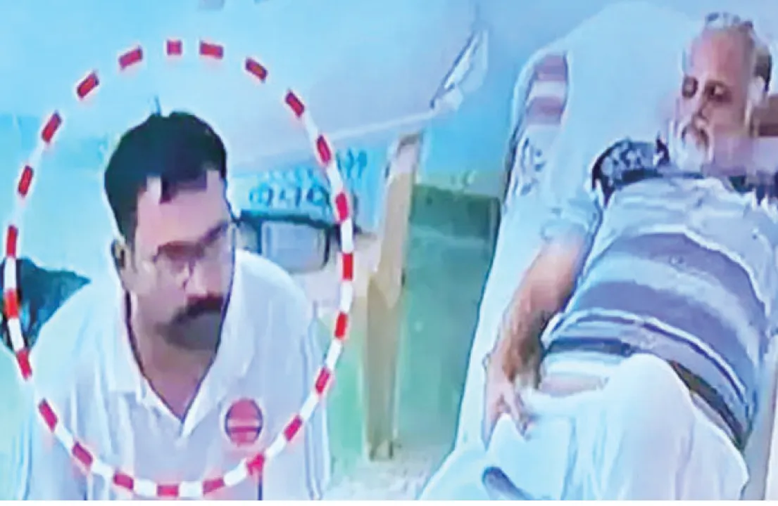  ଜେଲ୍‌ରେ ଆପ୍‌ ମନ୍ତ୍ରୀଙ୍କୁ ମସାଜ ମାମଲାରେ ଚାଞ୍ଚଲ୍ୟକର ତଥ୍ୟ: ଫିଜଓଥେରାପିଷ୍ଟ୍‌ ନୁହେଁ, ଦୁଷ୍କର୍ମକାରୀ ମସାଜ୍‌ କରୁଥିଲା