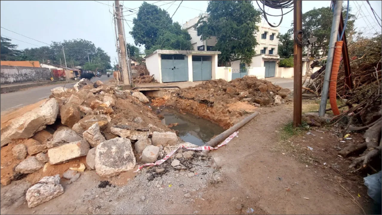  ମାସେ ହେଲା ୟୁନିଟ୍‌-୮ ନୀଳଶଇଳ କ୍ଲବ୍‌ ରାସ୍ତା ବନ୍ଦ