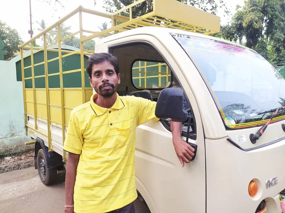  ଅଭିନବ ଠକେଇ: ଗ୍ରାହକ ସାଜି ୨ ଦୋକନୀଙ୍କୁ ଟଙ୍କା ଲୁଟ୍‌, ହରଡଘଣାରେ ଅଟୋ ଚାଳକ