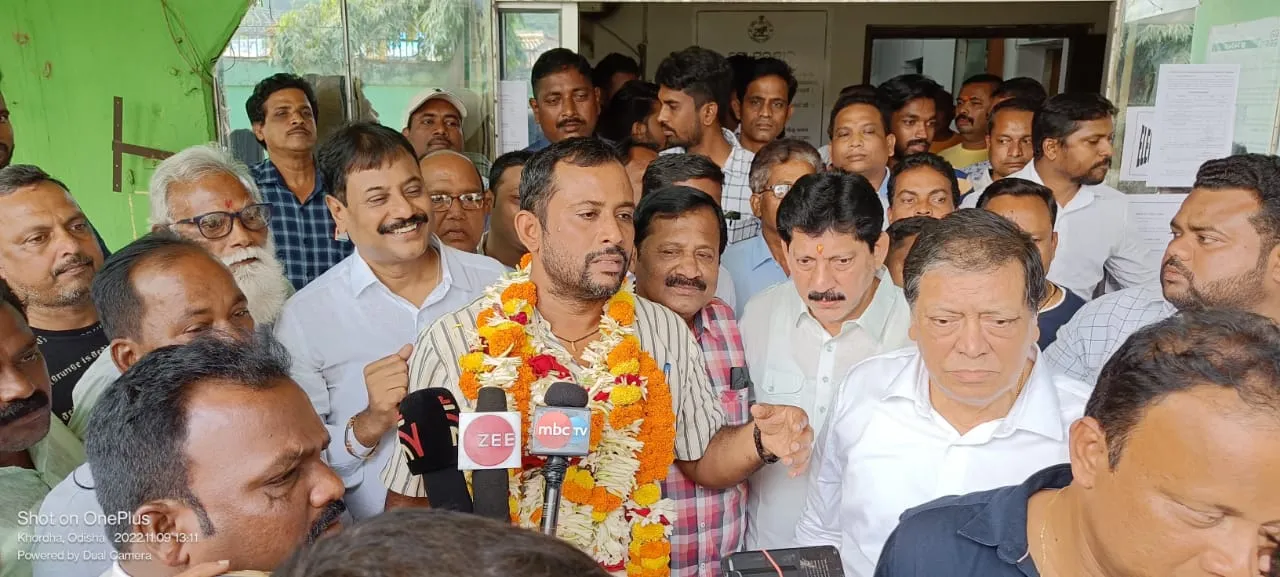  ଅଭିଷେକ ସିଂହସାମନ୍ତ ନିଦ୍ୱର୍ନ୍ଦ୍ୱରେ ଖୋର୍ଦ୍ଧା ସମବାୟ ବ୍ୟାଙ୍କ ସଭାପତି