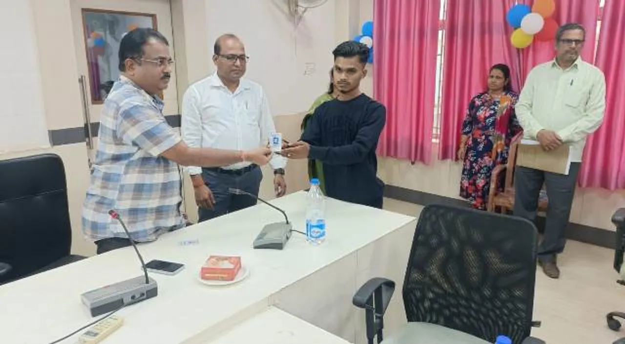  ଖୋର୍ଦ୍ଧା ଜିଲ୍ଲାରେ ୬୨ ପ୍ରତିଶତ ଭୋଟରଙ୍କ ପରିଚୟପତ୍ର ସହ ଆଧାରର ସ୍ୱେଚ୍ଛାକୃତ ସଂଯୋଗ