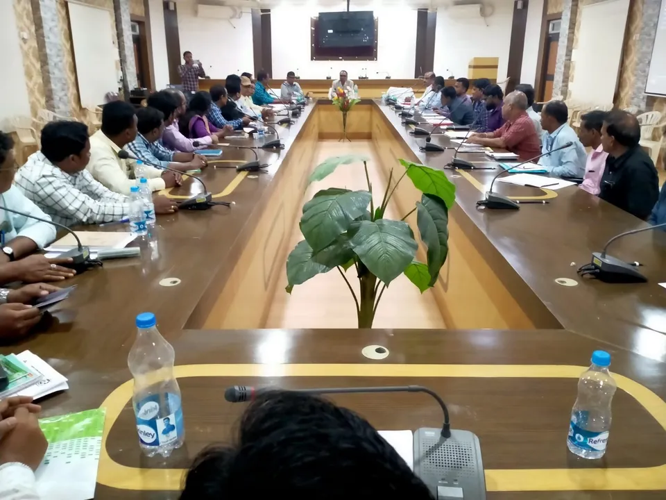  ୩ ସଚିବଙ୍କ ମାଲକାନଗିରି ଗସ୍ତ; ମତ୍ସ୍ୟ ଓ ପ୍ରାଣୀ ସଂପଦର ବିକାଶ ସହ ଏୟାରପୋର୍ଟର ସମୀକ୍ଷା କଲେ ଅଧିକାରୀ