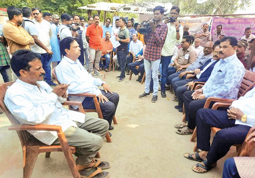  ମନ୍ତ୍ରୀ, ବିଧାୟକଙ୍କ ସହ ଆଲୋଚନା ବିଫଳ