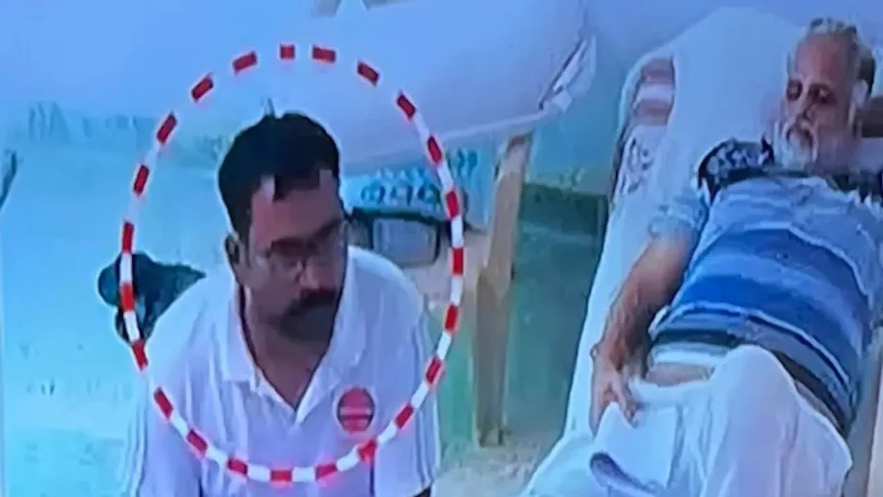  ଜେଲ୍‌ରେ ‘ଆପ୍‌’ ମନ୍ତ୍ରୀଙ୍କୁ ଘଷାମୋଡ଼ା କରୁଥିବା ବ୍ୟକ୍ତି ନିଜ ଝିଅକୁ ଦୁଷ୍କର୍ମ କରିଥିବା ଅଭିଯୋଗରେ ଭୋଗୁଛି ଜେଲ୍‌