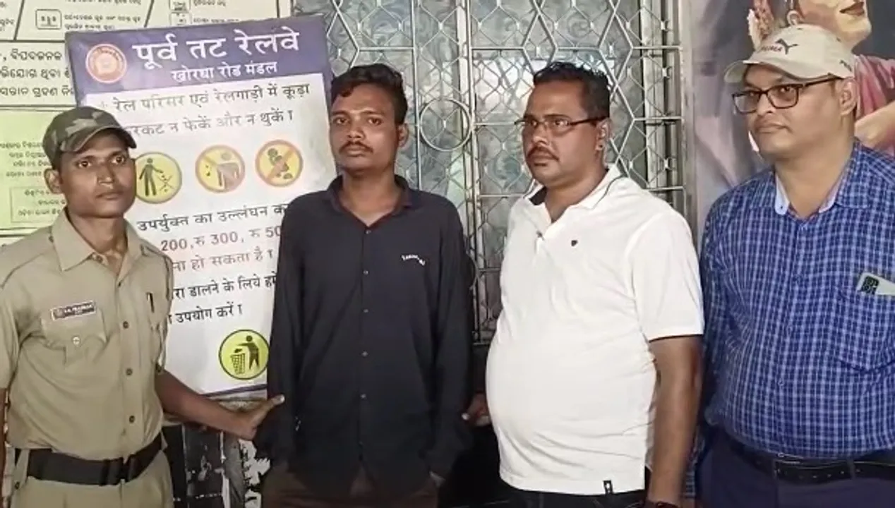  ମୋବାଇଲ୍‌ ଲୁଟେରାକୁ ଧରିଲା କଟକ ଜିଆରପି ଥାନା ପୁଲିସ, ୧୬ଟି ଫୋନ୍‌ ଜବତ