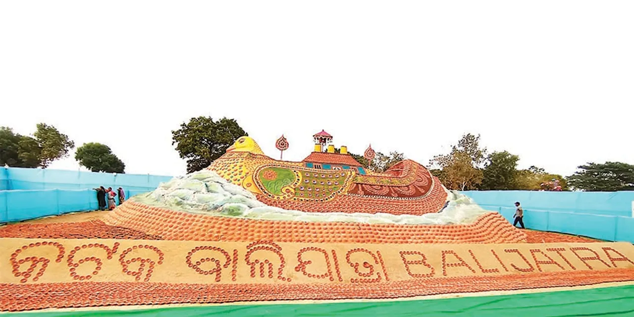  ଲିମ୍‌କା ବୁକ୍‌ ଅଫ୍‌ ରେକର୍ଡସ୍‌ରେ କଟକ ବାଲିଯାତ୍ରା: ୨୫ ହଜାର ମାଟି ଦୀପରେ ୨୫ ଫୁଟ୍‌ ଉଚ୍ଚର ବାଲି ବୋଇତ
