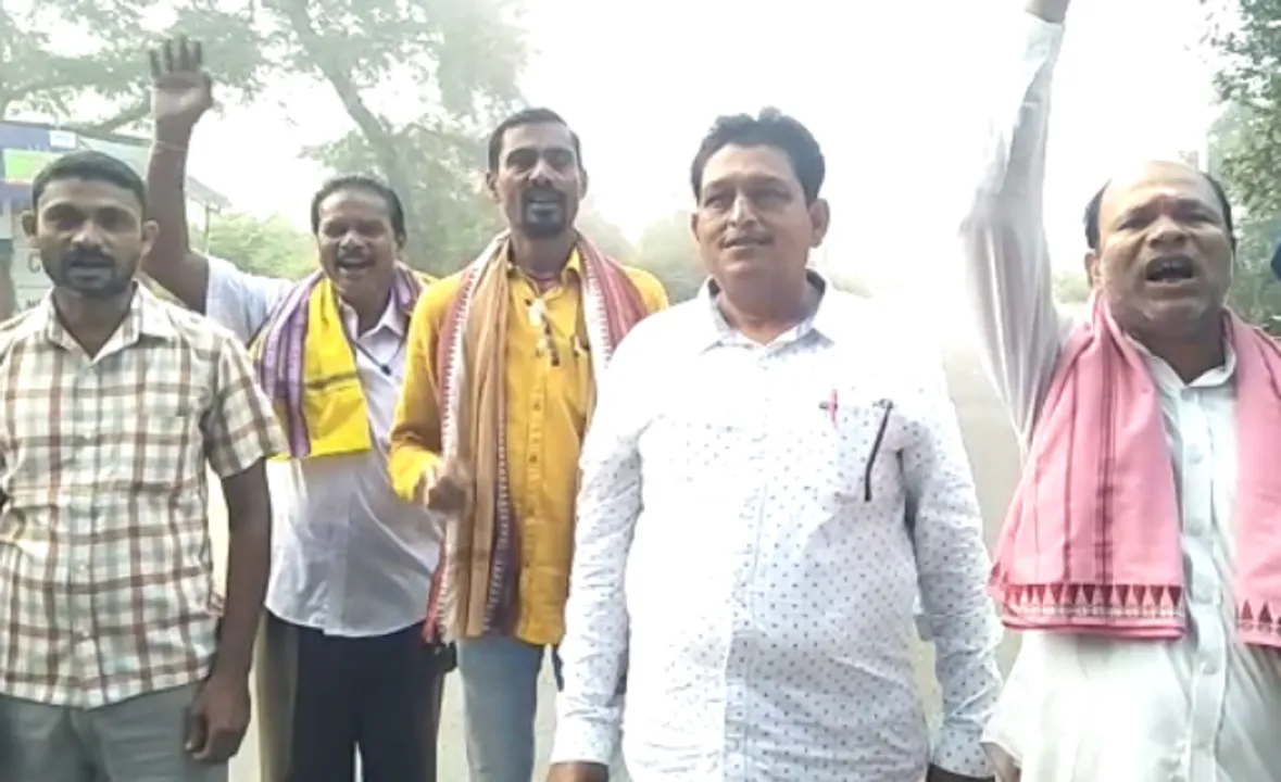  କପିଳେଶ୍ୱର ମନ୍ଦିରରୁ ଚୋରି ପ୍ରତିବାଦରେ ସୋନପୁର-ବିନିକା ମୁଖ୍ୟ ରାସ୍ତା ଅବରୋଧ