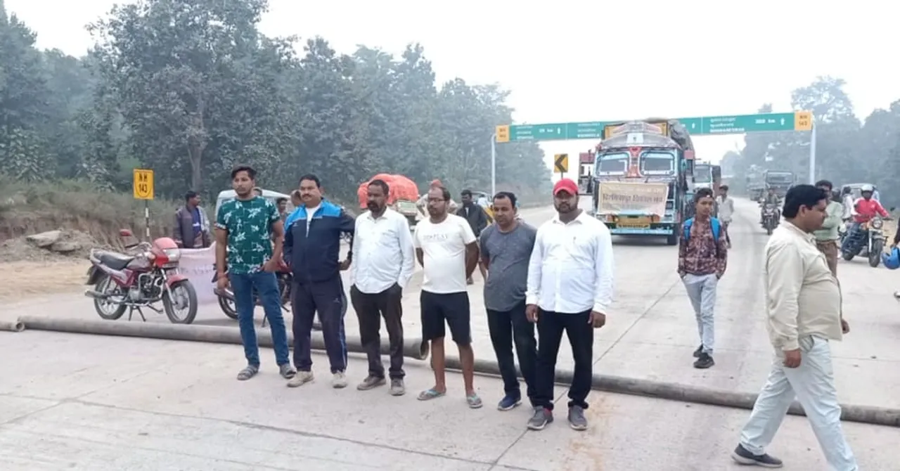  ୧୨ ଘଣ୍ଟିଆ ଜାତୀୟ ରାଜପଥ ଅବରୋଧ ସହ ସମ୍ପୂର୍ଣ୍ଣ ବୀରମିତ୍ରପୁର ବନ୍ଦ