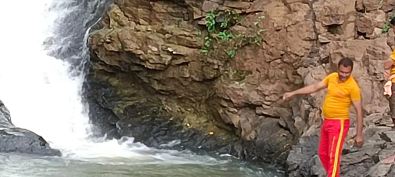  ସେଲ୍ଫି ହେଲା କାଳ: ଜଳପ୍ରପାତରୁ ନିଖୋଜ ଯୁବକଙ୍କ ମୃତଦେହ ଉଦ୍ଧାର