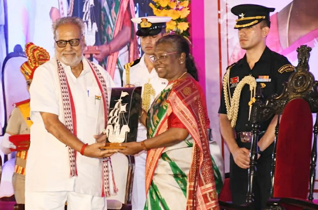  ରାଷ୍ଟ୍ରପତିଙ୍କୁ ଜନ୍ମମାଟିରେ ସମ୍ବର୍ଦ୍ଧିତ କଲେ ବିଶିଷ୍ଟ ବ୍ୟକ୍ତିବିଶେଷ