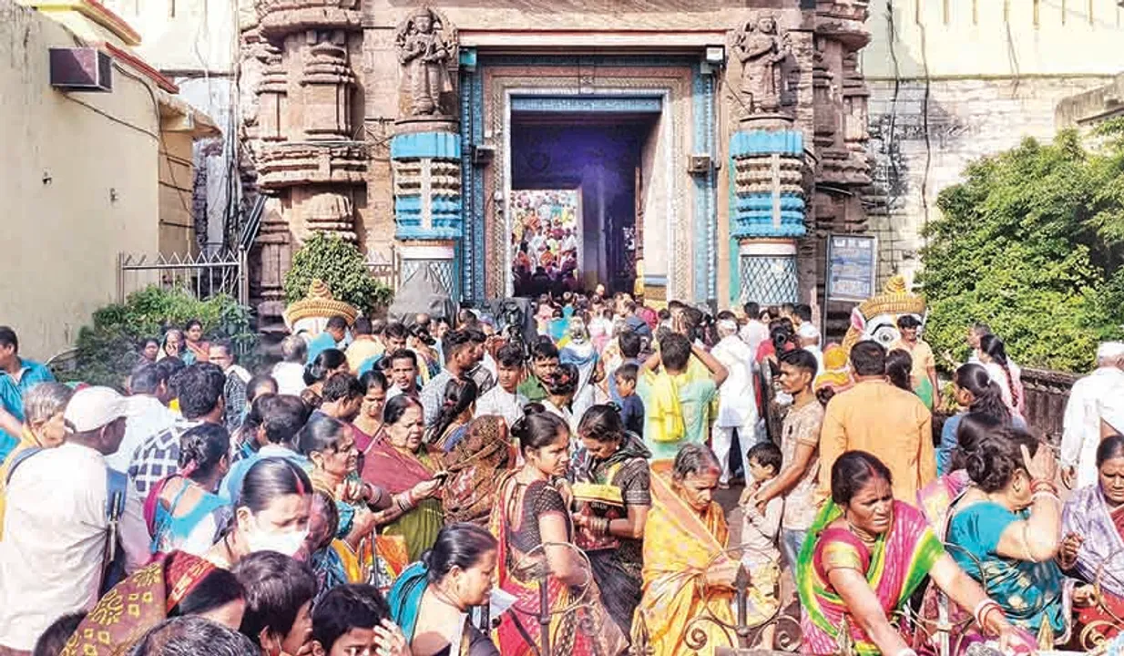  ବାଙ୍କଚୂଡ଼ ବେଶରେ ଦର୍ଶନ ଦେଲେ ମହାପ୍ରଭୁ, ଦର୍ଶନ ପାଇଁ ବଡ଼ଦେଉଳରେ ପ୍ରବଳ ଭିଡ଼