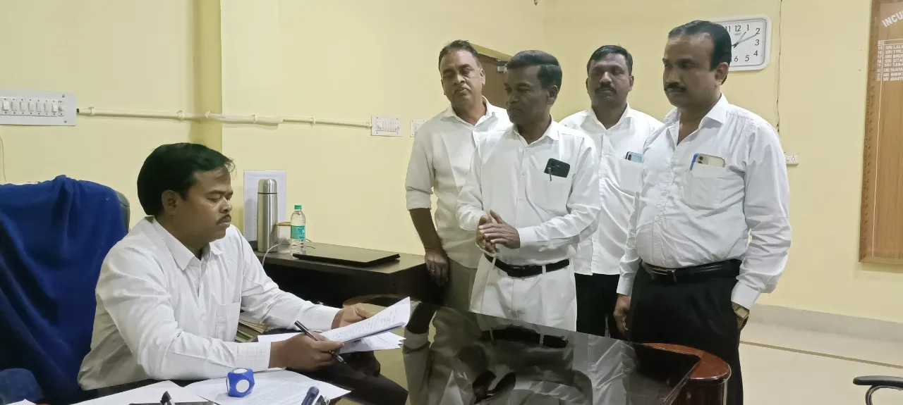  ଭୁଲ୍‌ ରିପୋର୍ଟ ଯୋଗୁଁ ଧାନ ବିକ୍ରିରୁ ବ‌ଞ୍ଚିତ ଚାଷୀ