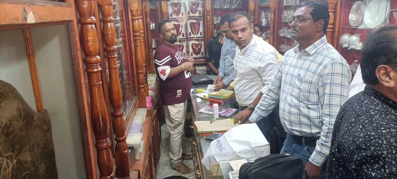  ସୁନା ଦୋକାନରେ ଜିଏସଟି ଏନଫୋର୍ସମେଣ୍ଟ ଟିମର ଚଢ଼ଉ