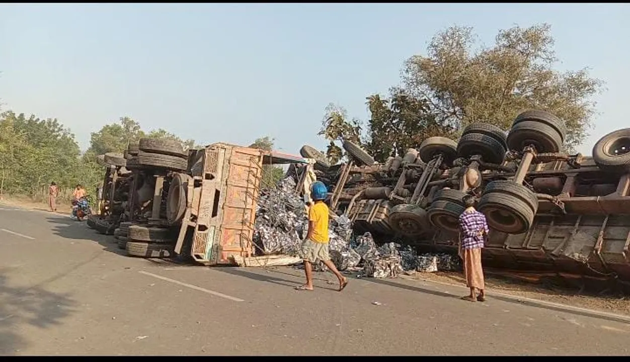  ଖଲ୍ଲିକୋଟ ବଡ଼ଘାଟିଠାରେ ବାପପୁଅଙ୍କୁ ଚାପି ଦେଲା ଟ୍ରକ୍