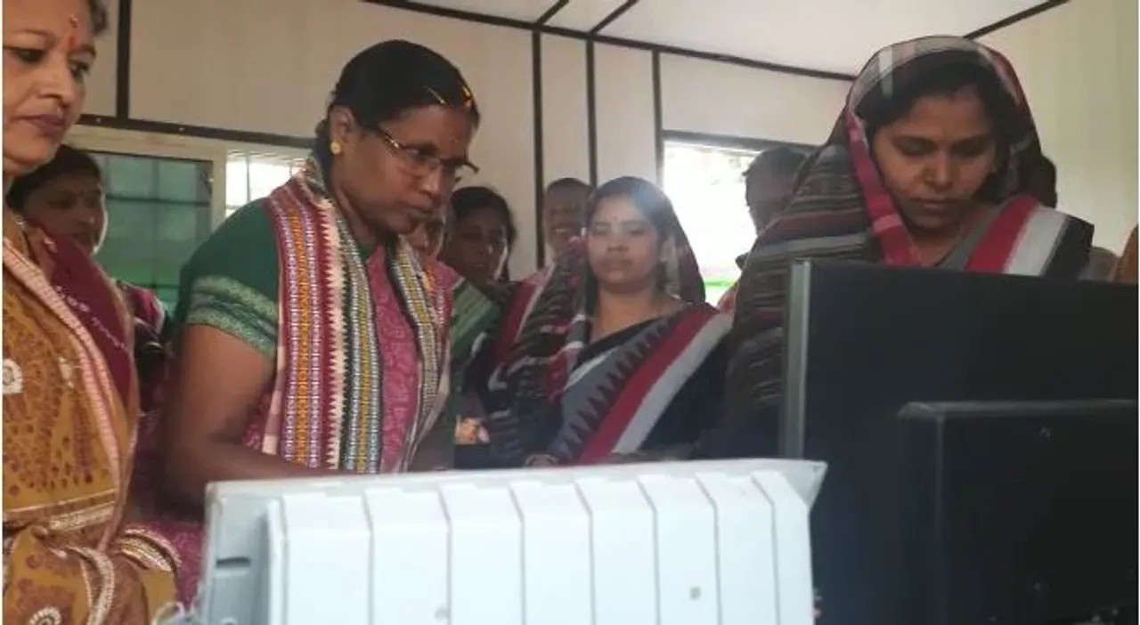  ବିନିକାରେ ଧାନମଣ୍ଡି ଆରମ୍ଭ; ଚାଷୀ ବିକିଲେ ଧାନ, ପ୍ରଥମ ଦିନରେ କିଣାଗଲା ୩୨୭ କୁଇଣ୍ଟାଲ