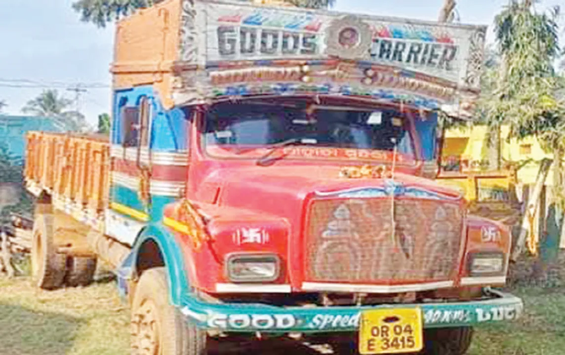  ମାତିଛନ୍ତି କାଠ, ପଥର ମାଫିଆ: ଡିଏଫ୍ଓଙ୍କୁ ଇଟାମାଡ଼, କର୍ମଚାରୀଙ୍କୁ ଆକ୍ରମଣ