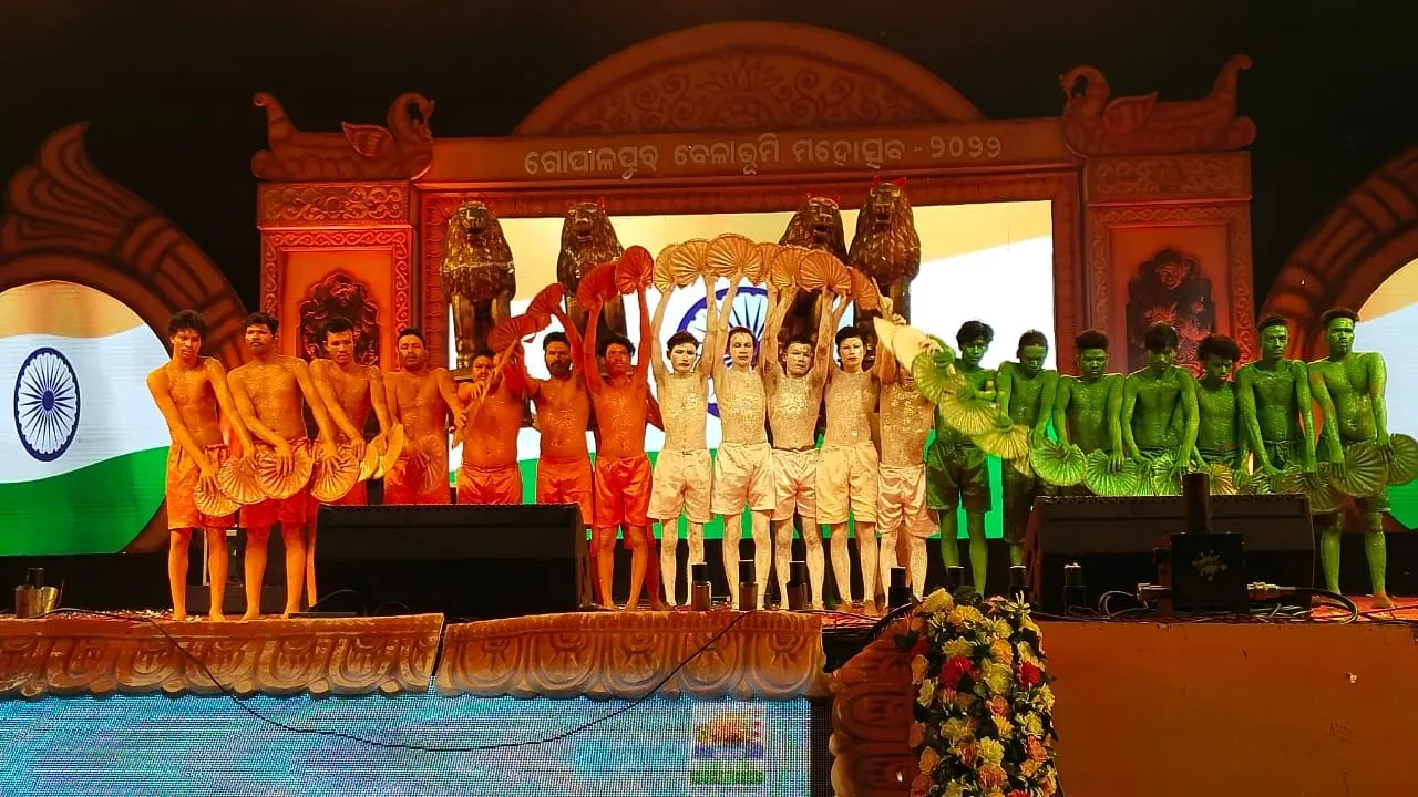  ଗୋପାଳପୁର ମହୋତ୍ସବ: ତୃତୀୟ ସନ୍ଧ୍ୟାରେ ହସାଇ ବେଦମ୍‌ କଲେ ସୁନୀଲ, ମଞ୍ଚ ଦୁଲୁକାଇଲେ ପ୍ରିନ୍ସ ଡ୍ୟାନ୍ସ ଗ୍ରୁପ୍‌