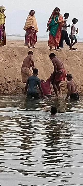  କଣ୍ଟିଲୋ ମହାନଦୀ ପଠାରେ ଅଘଟଣ; ଛାତ୍ରଙ୍କୁ ବଞ୍ଚାଇବାକୁ ଯାଇ ଚାଲିଗଲା ଶିକ୍ଷକଙ୍କ ଜୀବନ