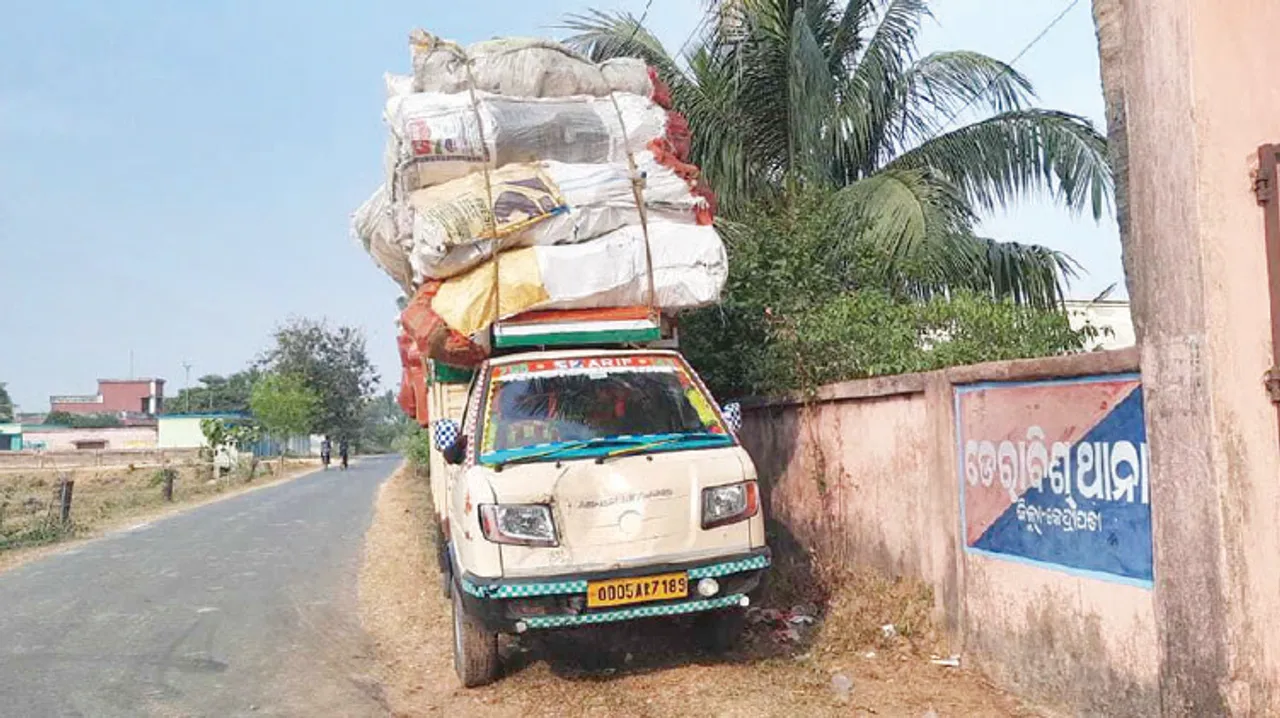  ଆର୍‌ଟିଓ ଗାଡ଼ି ଯାଞ୍ଚ ବେଳେ ଅଘଟଣ: ପିକ୍‌ଅପ୍‌ ଭ୍ୟାନ୍‌ ଚଢ଼ାଇ ଗୃହରକ୍ଷୀଙ୍କୁ ହତ୍ୟା!