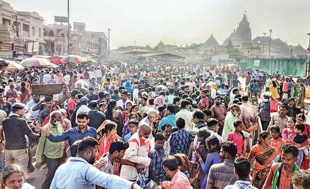  ଏବେଠୁ ଅସମ୍ଭାଳ, ନୂଆବର୍ଷରେ ହେବ ଅଣାୟତ୍ତ; ବଡ଼ଦାଣ୍ଡ ଭିଡ଼ରେ ଫସିଲେ
