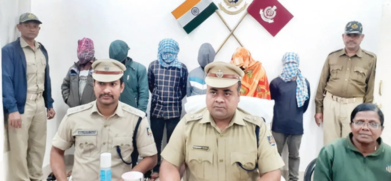  ଘରେ ବୋମା ଖଞ୍ଜିଲେ ନକଲି ମାଓବାଦୀ
