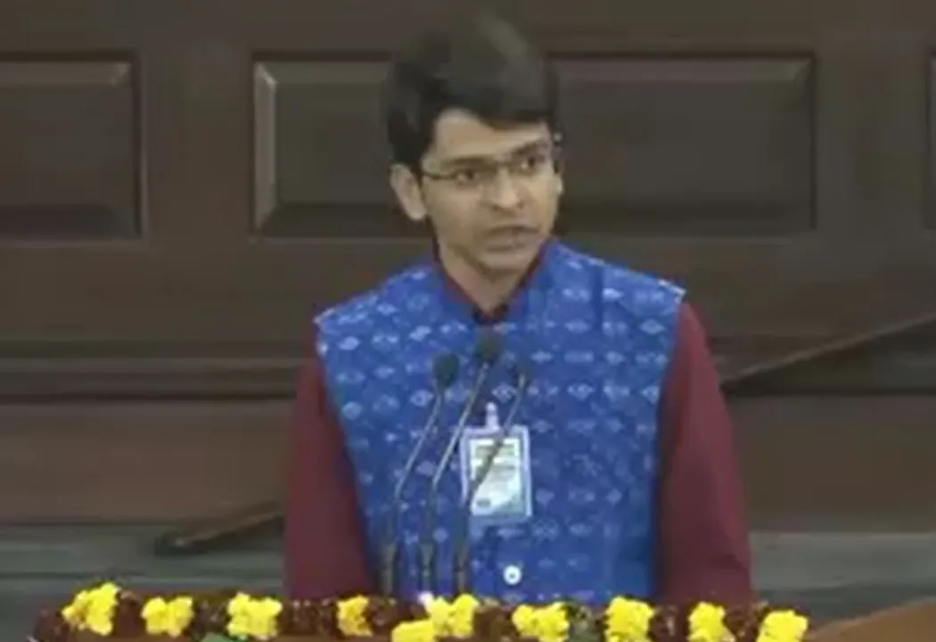  ସଂସଦ ଭବନରେ ପାକିସ୍ତାନ ବିପକ୍ଷରେ ଭାରତର ଐତିହାସିକ ବିଜୟ ଉପରେ ମତ ରଖିଲେ ସମ୍ବଲପୁରର ସୌରଭ ଷଡ଼ଙ୍ଗୀ