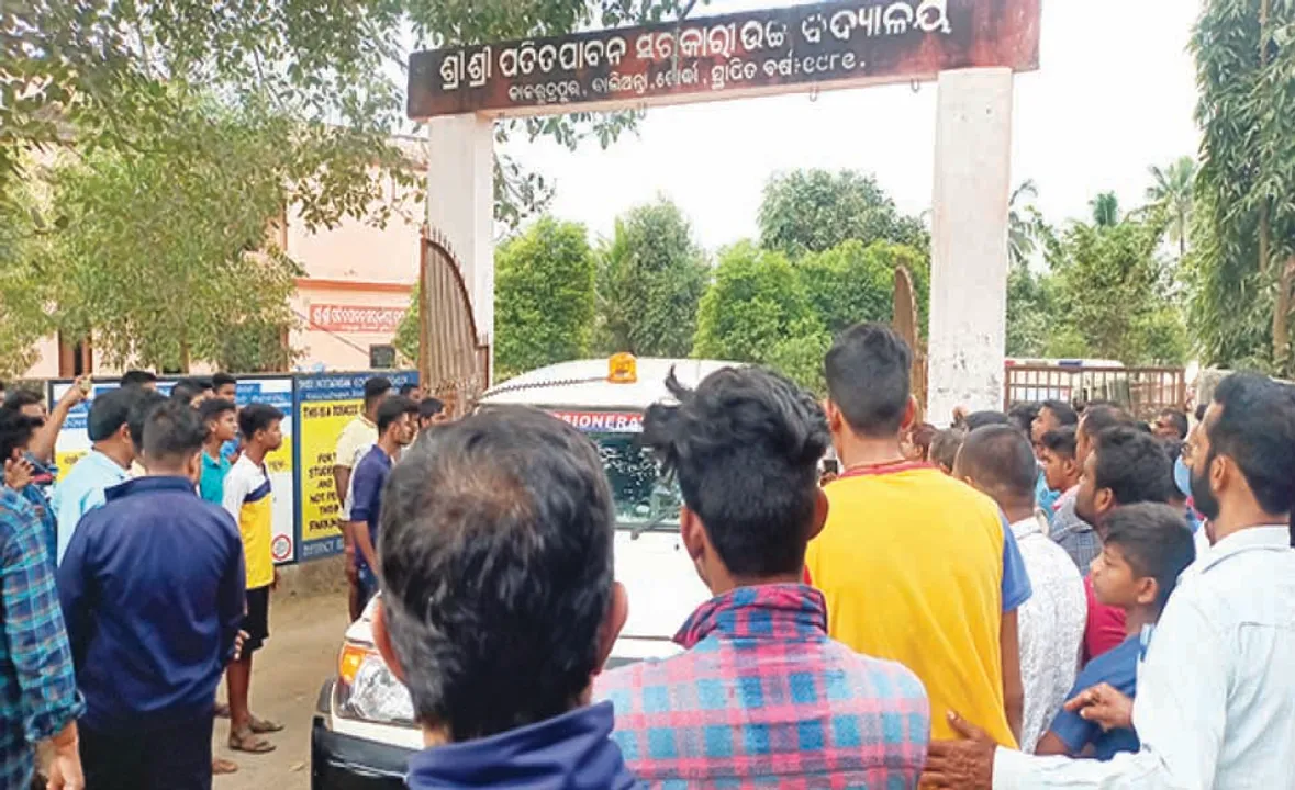  ମାଟ୍ରିକ୍‌ ପରୀକ୍ଷାର୍ଥୀ ଗୋଷ୍ଠୀ ସଂଘର୍ଷ ମାମଲା: ଆଇସିୟୁରେ ଆହତ ଛାତ୍ର