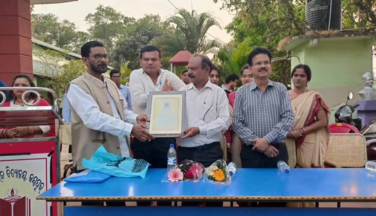  ବରିଷ୍ଠ ଶିକ୍ଷକଙ୍କୁ ବିଦାୟକାଳୀନ ସମ୍ବର୍ଦ୍ଧନା