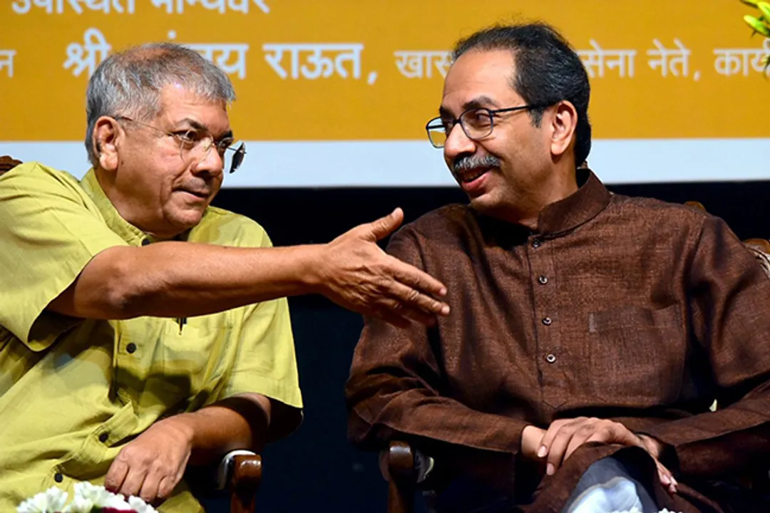  ପ୍ରକାଶ ଆମ୍ବେଦକରଙ୍କ ସହ ହାତ ମିଳାଇଲେ ଉଦ୍ଧବ