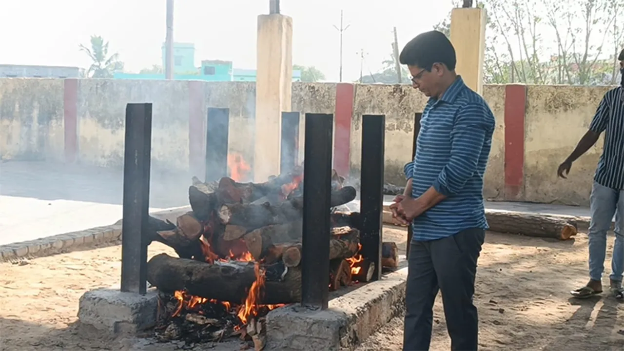  ରୋଗୀଙ୍କୁ ମୁଖାଗ୍ନି ଦେଲେ ଡାକ୍ତର    
