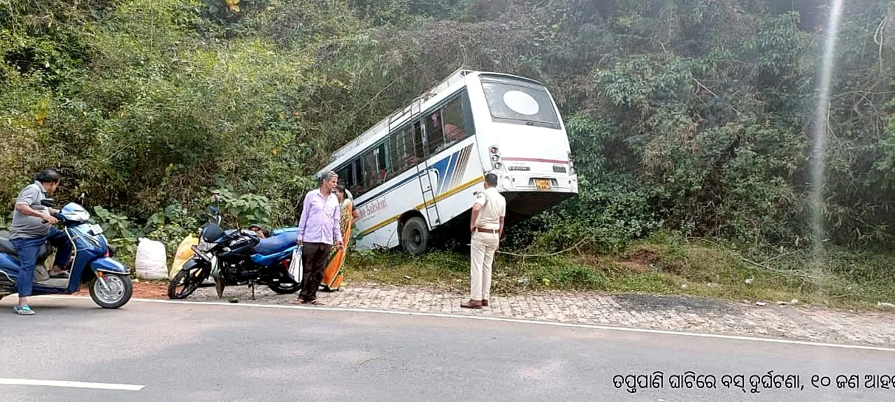  ତପ୍ତପାଣି ଘାଟିରେ ବସ୍ ବ୍ରେକଫେଲ୍‌, ୧୦ ଆହତ