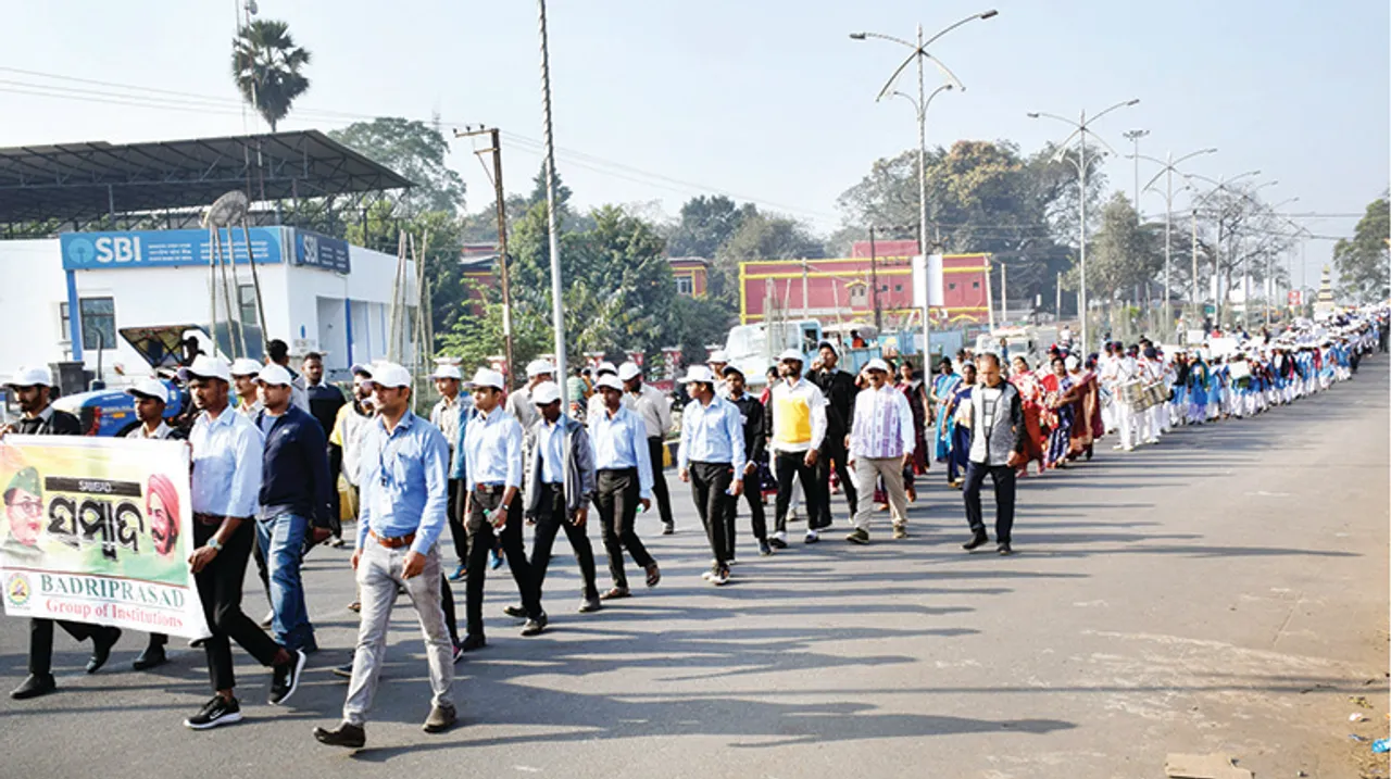  ‘ସମ୍ବାଦ ପକ୍ଷରୁ ‌ବୀର ସୁରେନ୍ଦ୍ର ସାଏ ଓ ନେତାଜୀ ସୁଭାଷ ବୋଷ ଜୟନ୍ତୀ: ଶୋଭାଯାତ୍ରାରେ ଝଲସିଲା ସମ୍ବଲପୁର