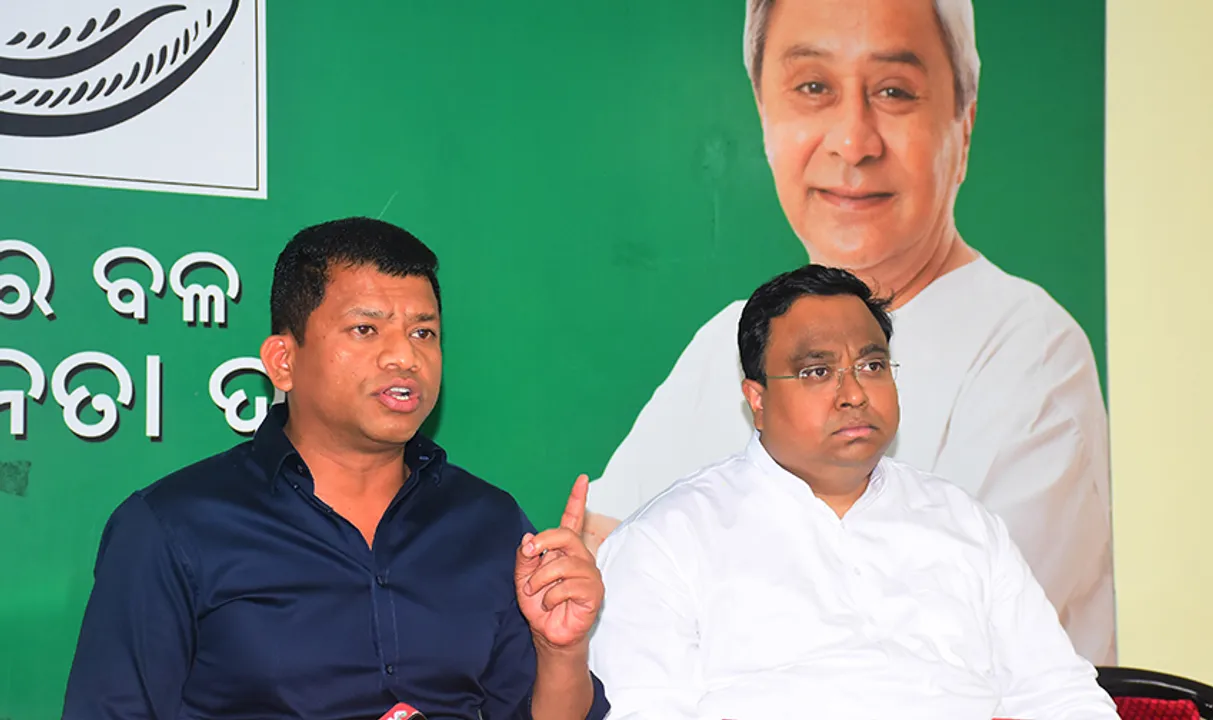  ପ୍ରଦୀପଙ୍କୁ ନେଇ ବଢ଼ୁଛି ଦ୍ବନ୍ଦ୍ବ: ସରକାରୀ, ବେସରକାରୀ କାର୍ଯ୍ୟକ୍ରମରେ ଦେଖାମିଳୁନି