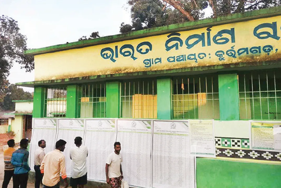  ଗରିବ ଆଦିବାସୀ, କୁଟିଆକନ୍ଧ ବଞ୍ଚିତ: ଆବାସ ତାଲିକାରେ ଶିକ୍ଷକଶିକ୍ଷୟିତ୍ରୀ, ଧନୀ