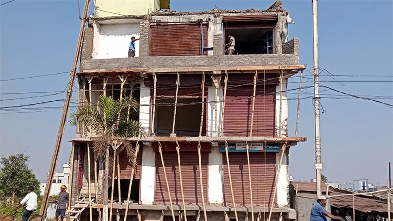  ତହସିଲଦାରଙ୍କ ନିର୍ଦେଶକୁ ଫୁ; କାର୍ଯ୍ୟ ବନ୍ଦ ନିର୍ଦ୍ଦେଶ ପରେ ବି ନିର୍ମାଣ