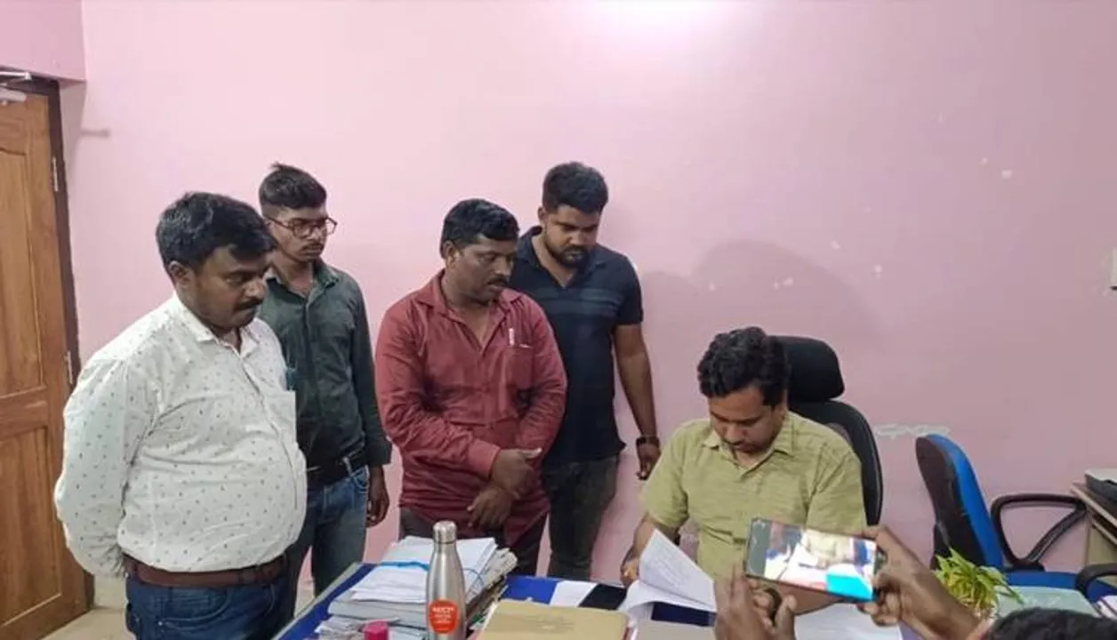  ଟମକା ରେଳପ୍ଲଟ ବନ୍ଦ ଦାବିରେ ଧାରଣା